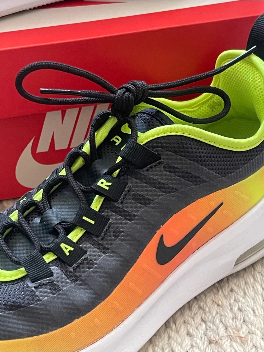 Nike Air Max Axis RF. Size 5Y.